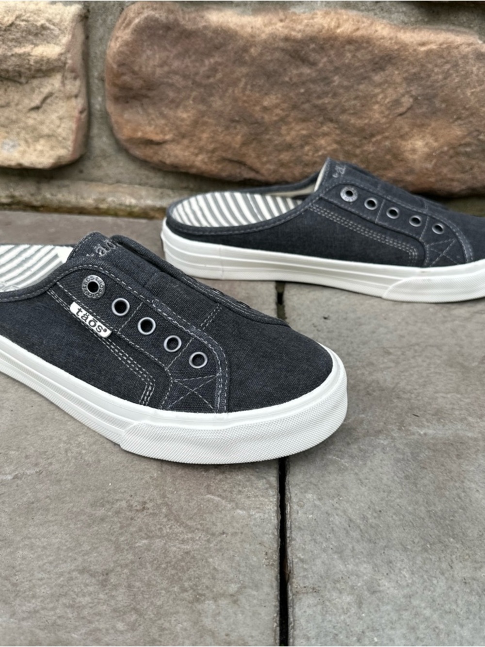 Taos Womens Size 7.5 EZ Soul Mule Shoes Dark Gray Charcoal Slip On Sneaker